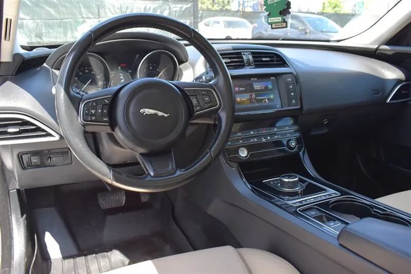 Used 2017 Jaguar XE Premium RWD image 3