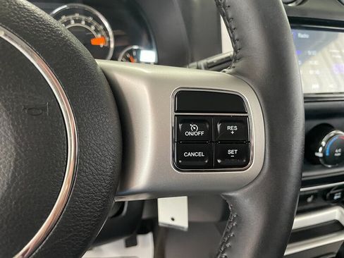 Used 2015 Jeep Compass Latitude AWD/4WD image 12