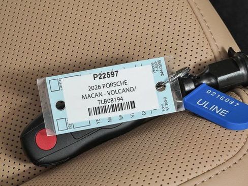 Certified 2026 Porsche Macan AWD/4WD image 38