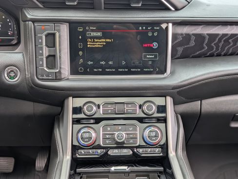 Used 2023 GMC Yukon XL Denali image 29