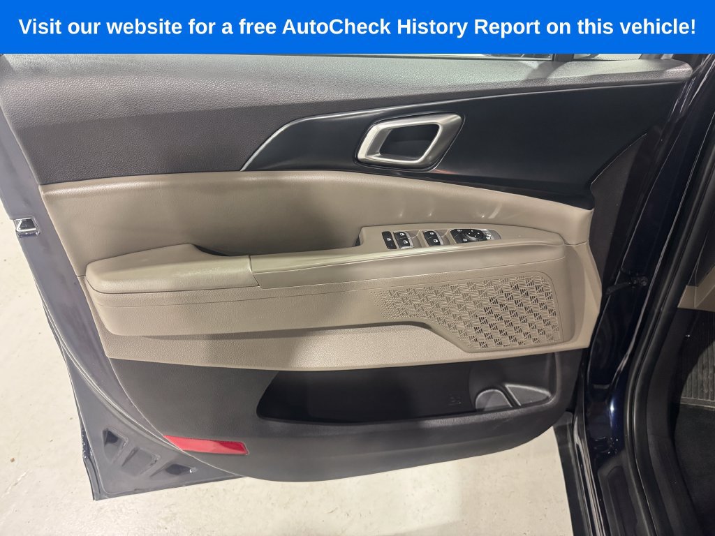 Used 2025 Kia Carnival FWD image 16