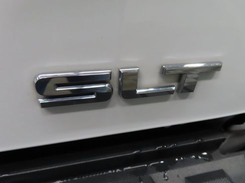 Used 2018 GMC Sierra 1500 SLT w/ SLT Premium Package image 43