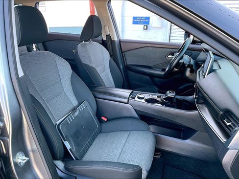 Used 2023 Nissan Rogue SV image 11