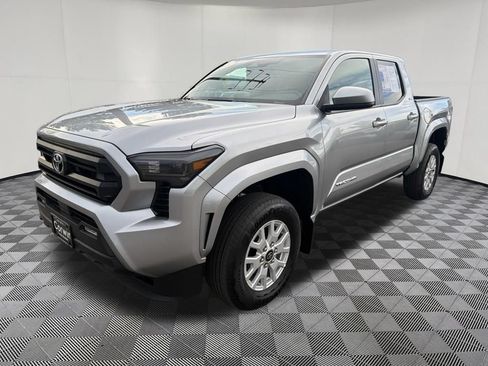 Used 2025 Toyota Tacoma SR5 AWD/4WD image 3