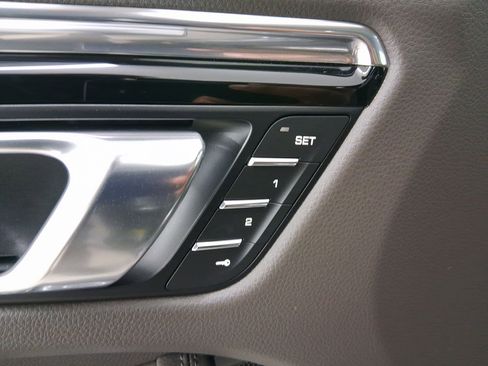 Used 2026 Porsche Macan AWD/4WD image 15