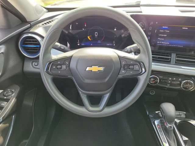 Used 2025 Chevrolet Trax LT FWD image 16