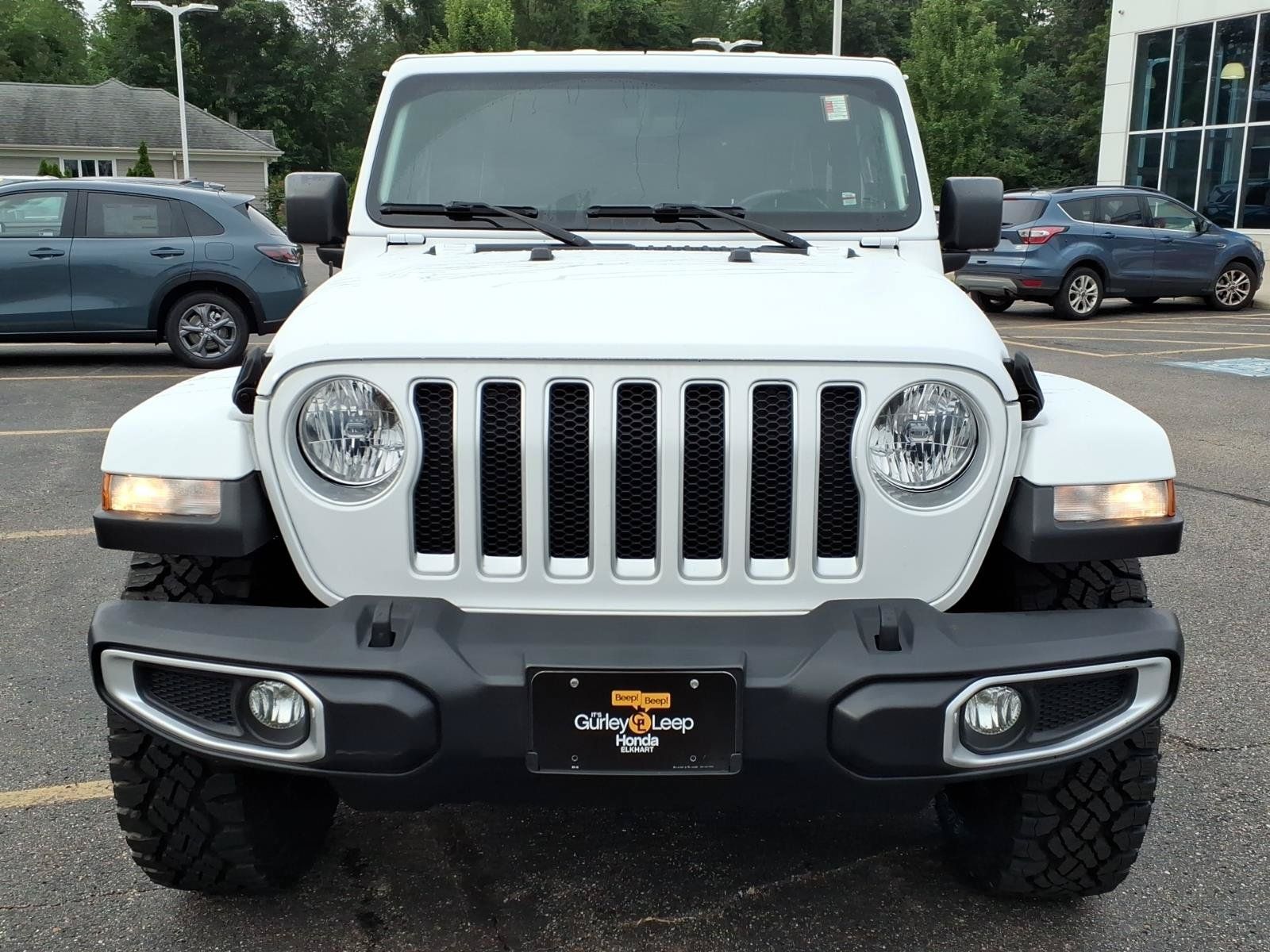Used 2019 Jeep Wrangler Unlimited Sahara w/ Uconnect 4C Nav & Sound Group AWD/4WD image 2