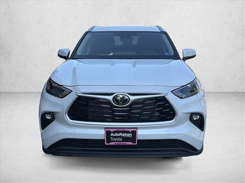 New 2026 Toyota Highlander XLE AWD/4WD image 2