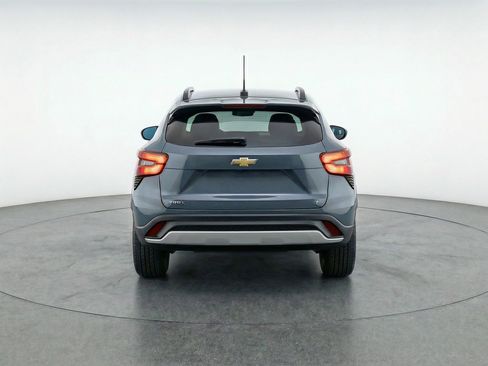 Used 2025 Chevrolet Trax LT w/ LT Convenience Package image 7