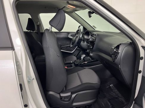 Used 2023 Kia Soul S FWD image 17