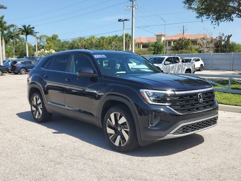 Certified 2024 Volkswagen Atlas Cross Sport SE FWD image 2