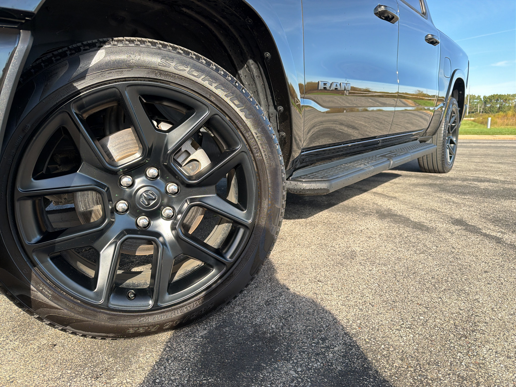 Used 2025 RAM 1500 Laramie w/ Night Edition AWD/4WD image 9