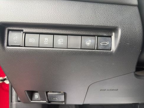 Used 2021 Toyota Venza Limited image 12