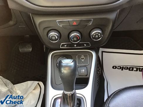 Used 2018 Jeep Compass Latitude w/ Cold Weather Group image 37