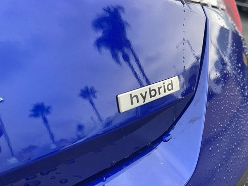 New 2025 Hyundai Elantra Limited image 31