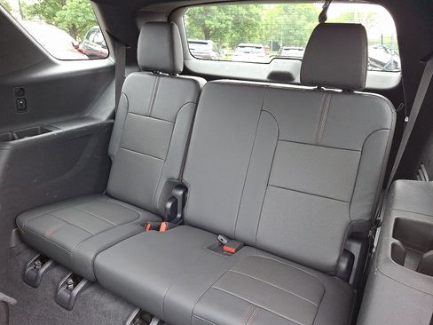 Used 2023 Chevrolet Traverse RS image 10
