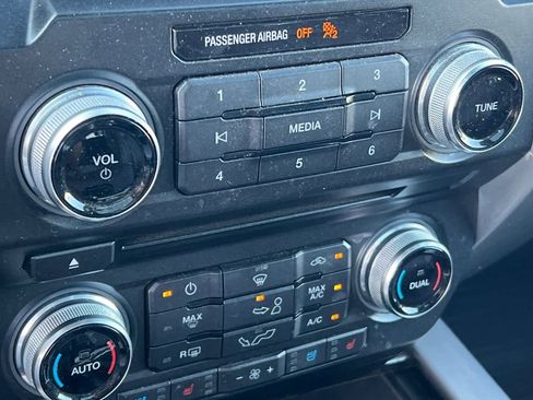 Used 2017 Ford F150 Platinum w/ Equipment Group 701A Luxury image 21