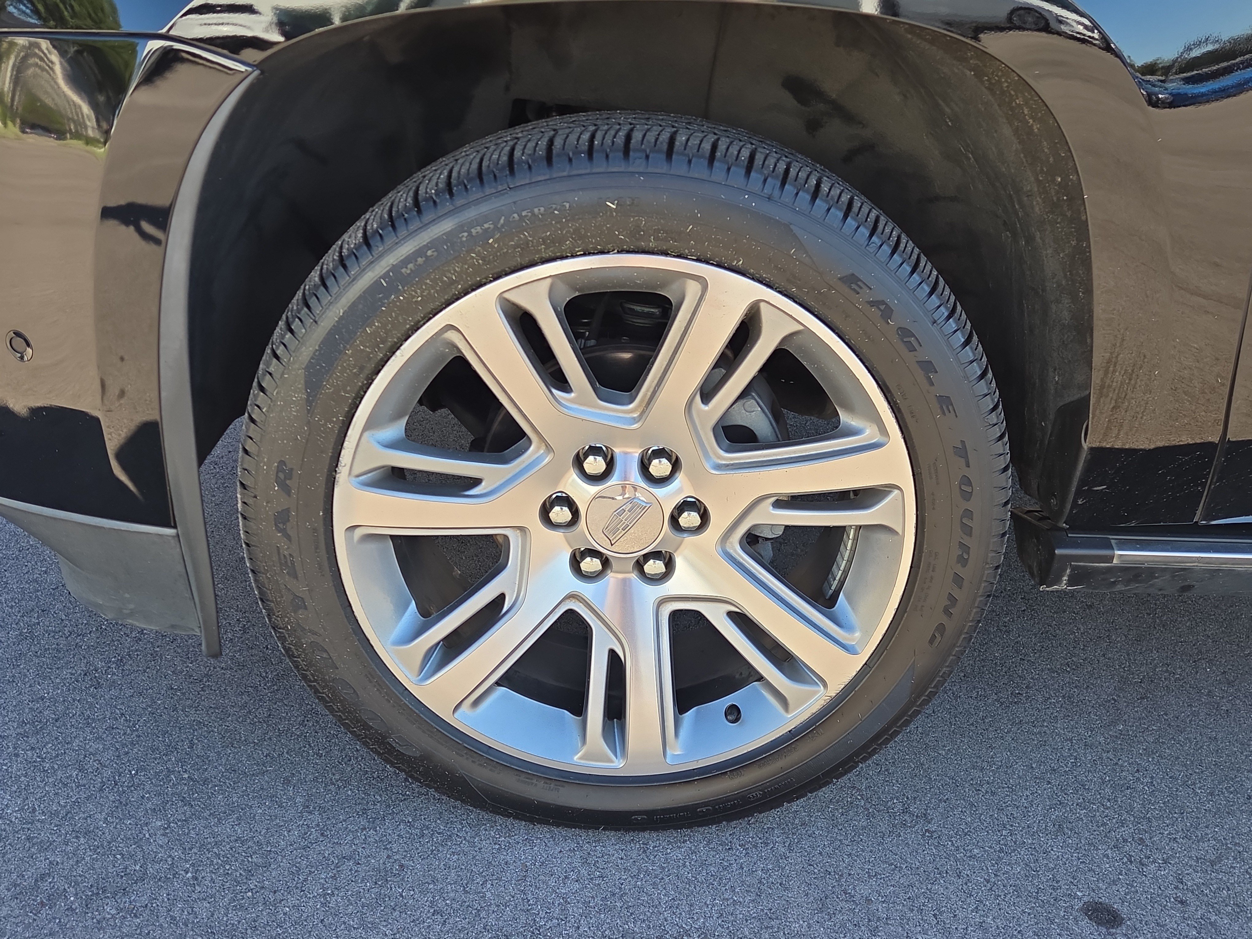 Used 2018 Cadillac Escalade Premium Luxury AWD/4WD image 9
