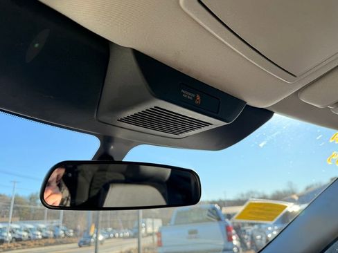 Used 2025 Nissan Pathfinder SV image 39