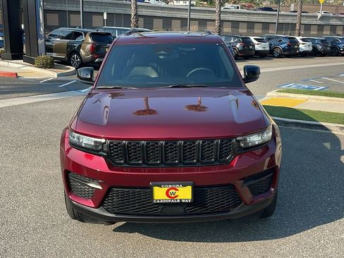 Used 2023 Jeep Grand Cherokee Altitude image 2