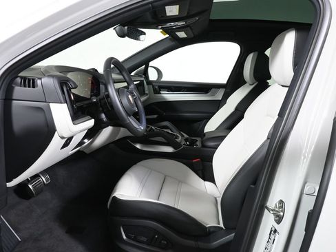 Used 2026 Porsche Cayenne S AWD/4WD image 5