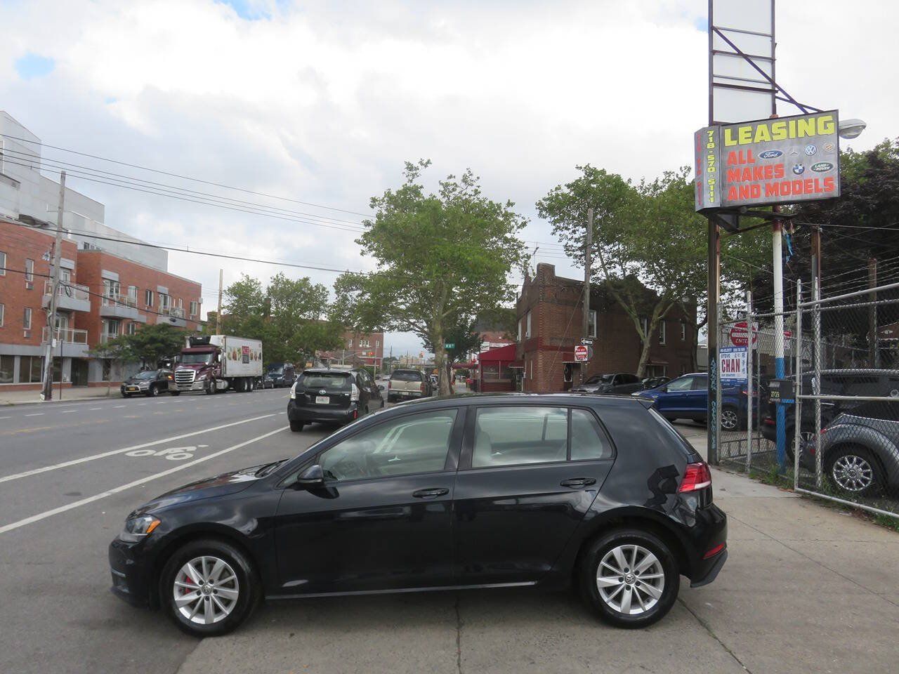 Used 2019 Volkswagen Golf S FWD image 7