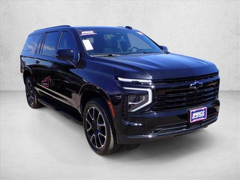 Used 2025 Chevrolet Suburban RST w/ Advanced Technology Package AWD/4WD image 5