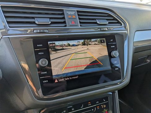 Certified 2023 Volkswagen Tiguan SE w/ Panoramic Sunroof Package image 21