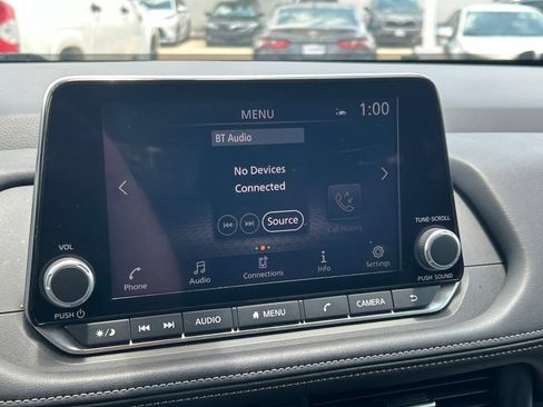 Used 2025 Nissan Rogue SV FWD image 26