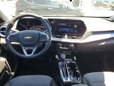 Certified 2025 Chevrolet Trax LT w/ Driver Confidence Package FWD image 22