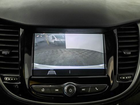 Used 2022 Chevrolet Trax LT w/ LT Convenience Package image 8