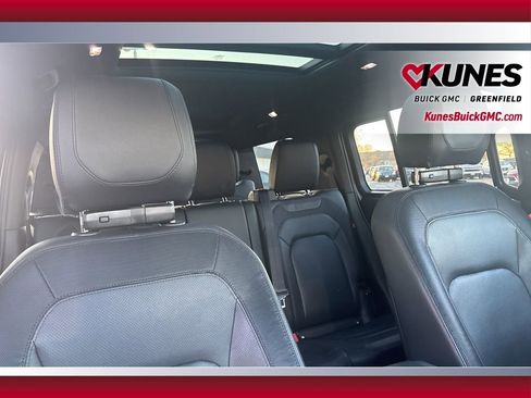 Used 2024 Land Rover Defender 130 X-Dynamic SE image 49