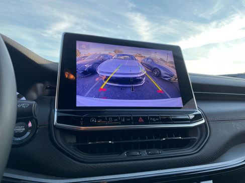 Used 2025 Jeep Compass Trailhawk image 23