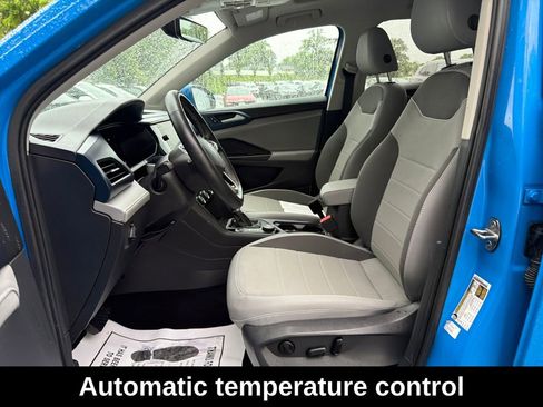 Used 2024 Volkswagen Taos SE w/ Panoramic Sunroof Package AWD/4WD image 11