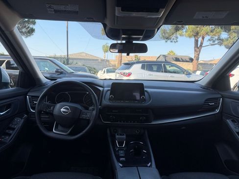 Used 2025 Nissan Rogue SV FWD image 30