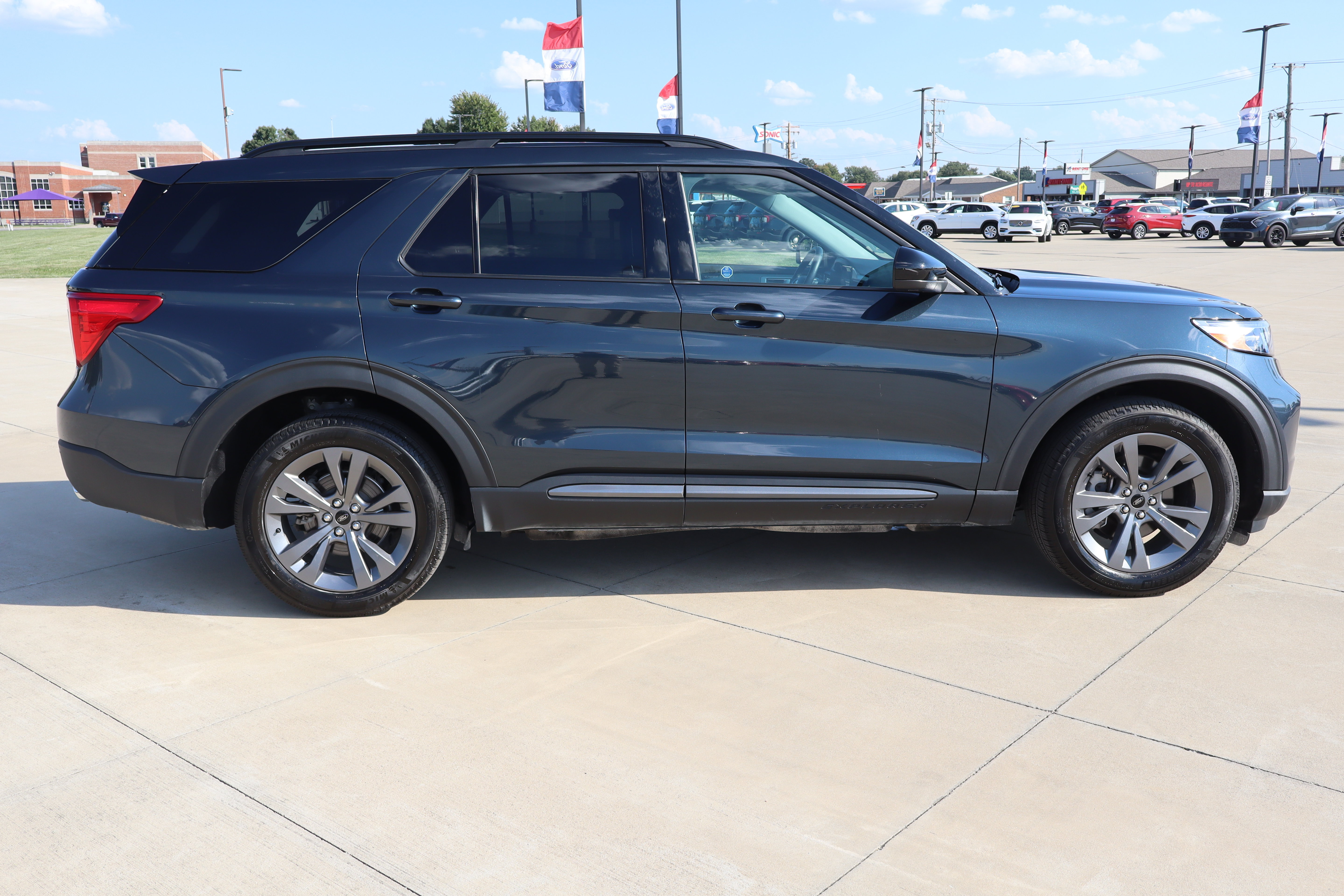 Used 2024 Ford Explorer XLT w/ Equipment Group 202A AWD/4WD image 5