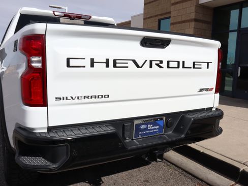 Used 2023 Chevrolet Silverado 1500 ZR2 w/ Technology Package image 19