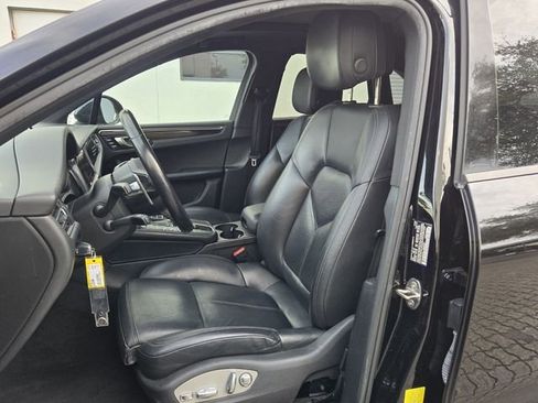 Used 2020 Porsche Macan Base image 12