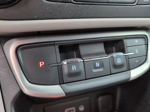 Used 2024 GMC Terrain SLE FWD image 22