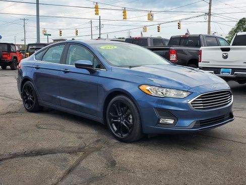 Used 2019 Ford Fusion SE w/ Equipment Group 151A FWD image 2