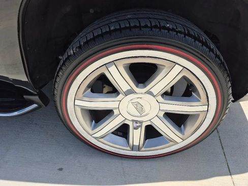 Used 2018 Cadillac Escalade Luxury RWD image 9