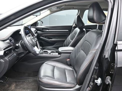Used 2023 Nissan Altima 2.0 SR FWD image 11