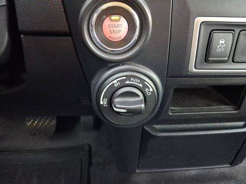 Used 2017 Nissan Titan S AWD/4WD image 15