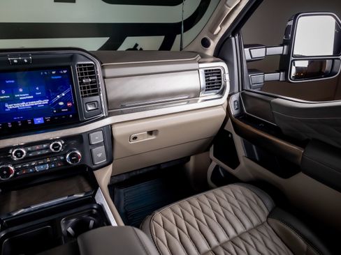 Used 2026 Ford F450 Platinum w/ Platinum Plus Package image 7