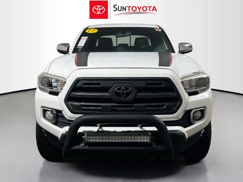 Used 2017 Toyota Tacoma Limited w/ Tow Package AWD/4WD image 10