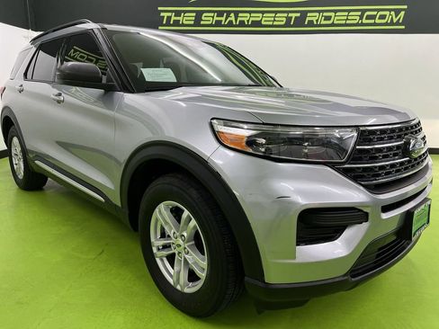 Used 2020 Ford Explorer XLT image 2
