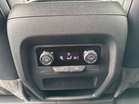 Used 2025 Chevrolet Traverse Z71 w/ LPO, Floor Liner Package image 18