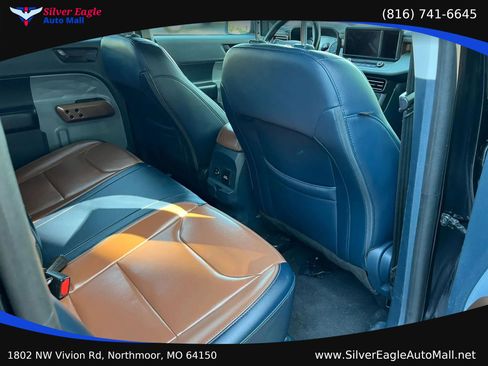 Used 2022 Ford Maverick Lariat FWD image 11
