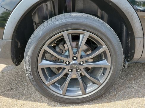 Used 2018 Ford Explorer XLT w/ Equipment Group 202A AWD/4WD image 30