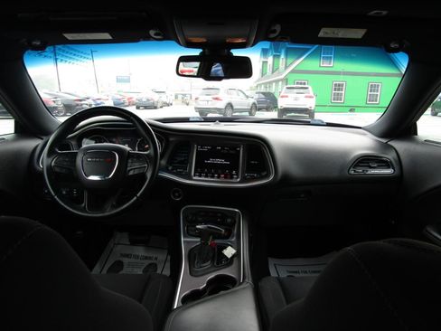 Used 2019 Dodge Challenger SXT RWD image 13